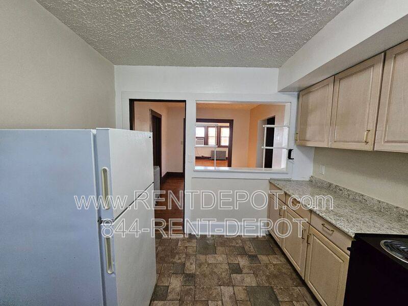 Apartment for rent at 400 E Columbia St #C, Evansville, IN 47711