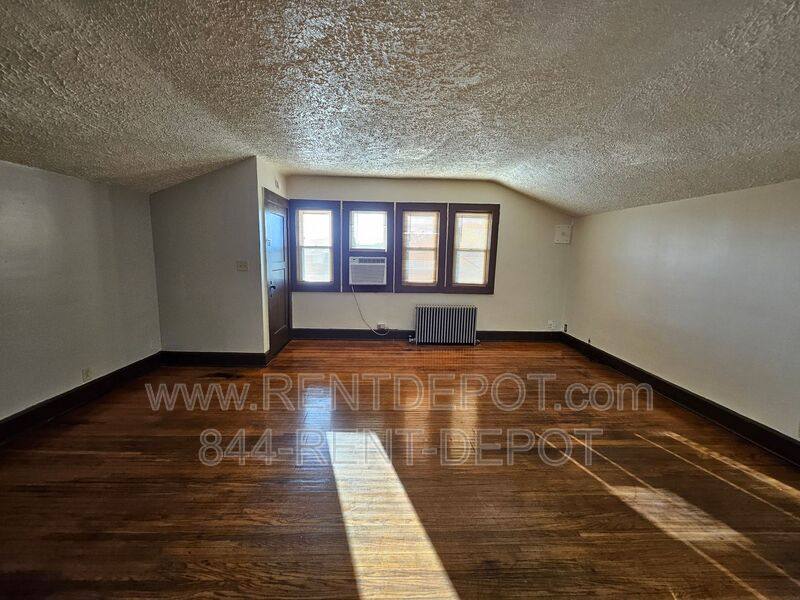 Apartment for rent at 400 E Columbia St #C, Evansville, IN 47711
