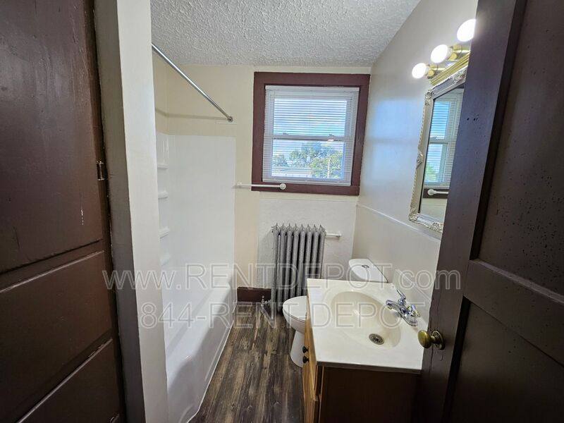 Apartment for rent at 400 E Columbia St #C, Evansville, IN 47711