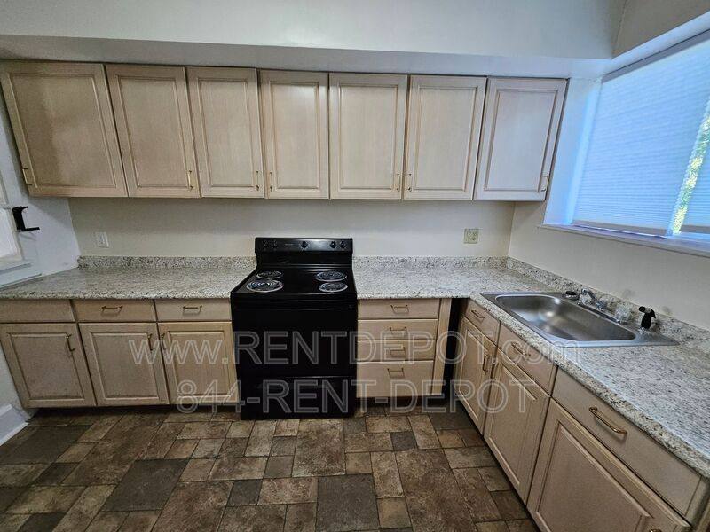 Apartment for rent at 400 E Columbia St #C, Evansville, IN 47711