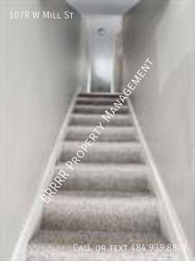 Apartment for rent at 107R W Mill St, Nesquehoning, PA 18240