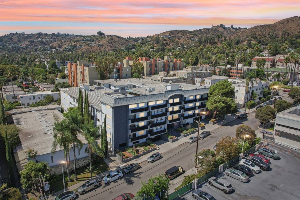 Apartment for rent at 1635 N Martel Ave, Los Angeles, CA 90046