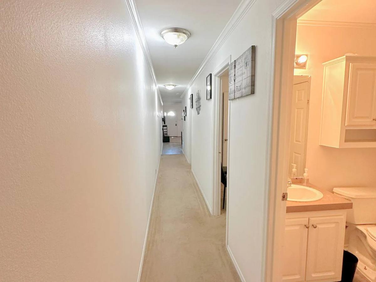 Apartment for rent at 5529 Mesa Circle, Dallas, TX 75235