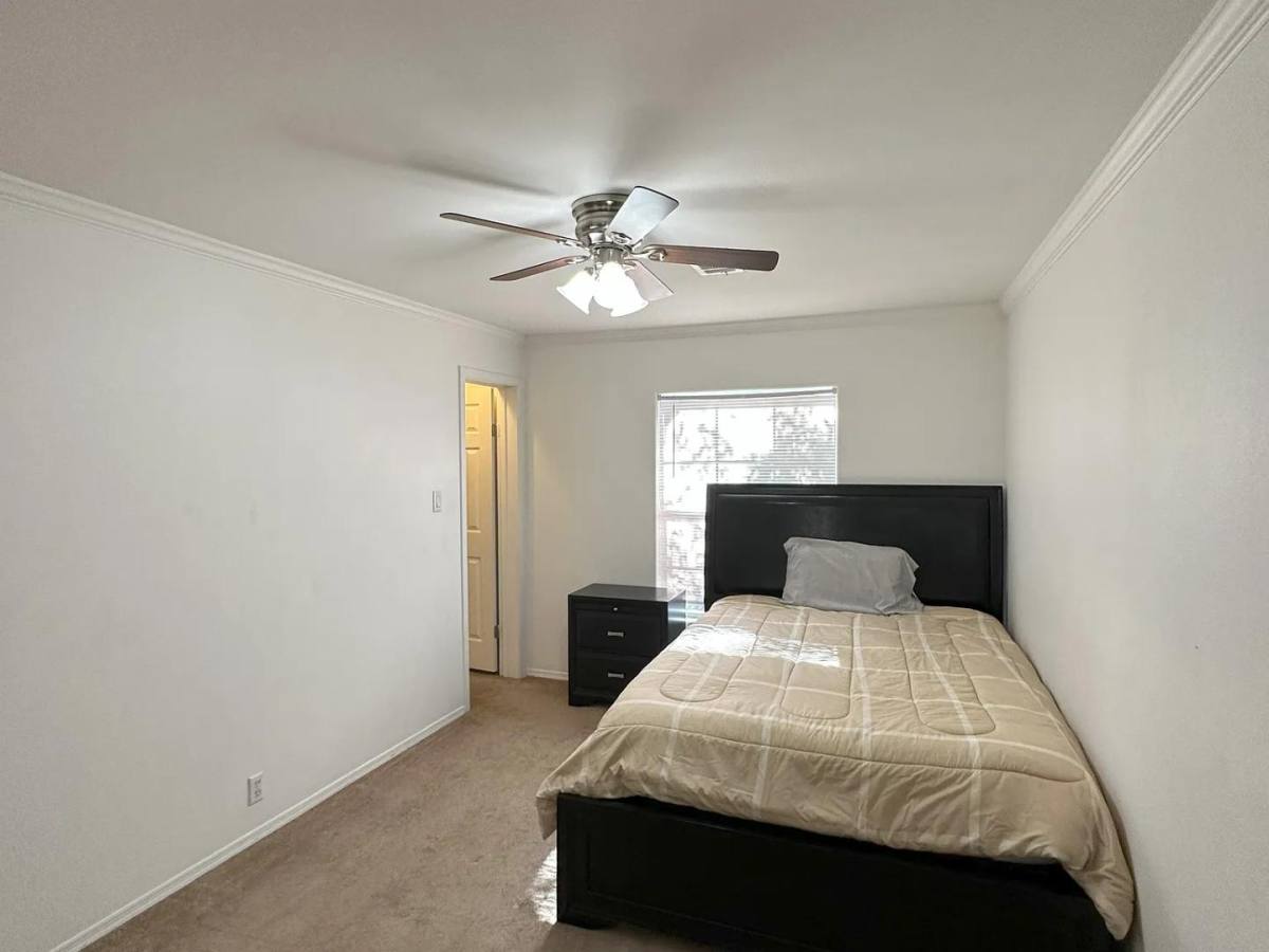 Apartment for rent at 5529 Mesa Circle, Dallas, TX 75235