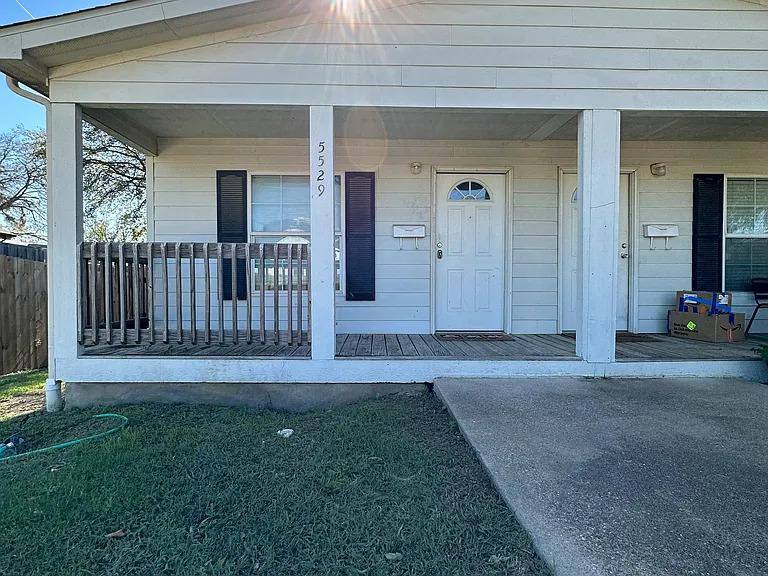 Apartment for rent at 5529 Mesa Circle, Dallas, TX 75235