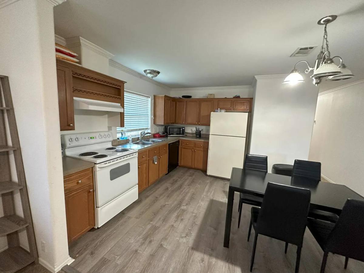 Apartment for rent at 5529 Mesa Circle, Dallas, TX 75235