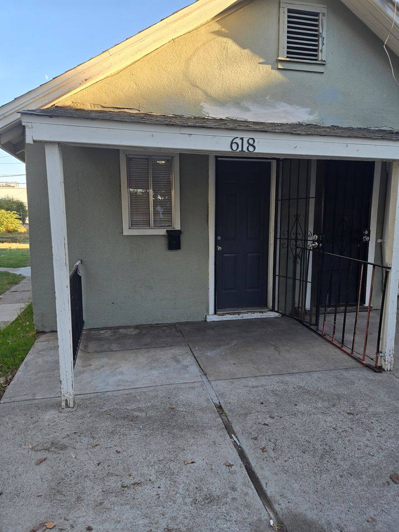 Apartment for rent at 618 J St, Modesto, CA 95354