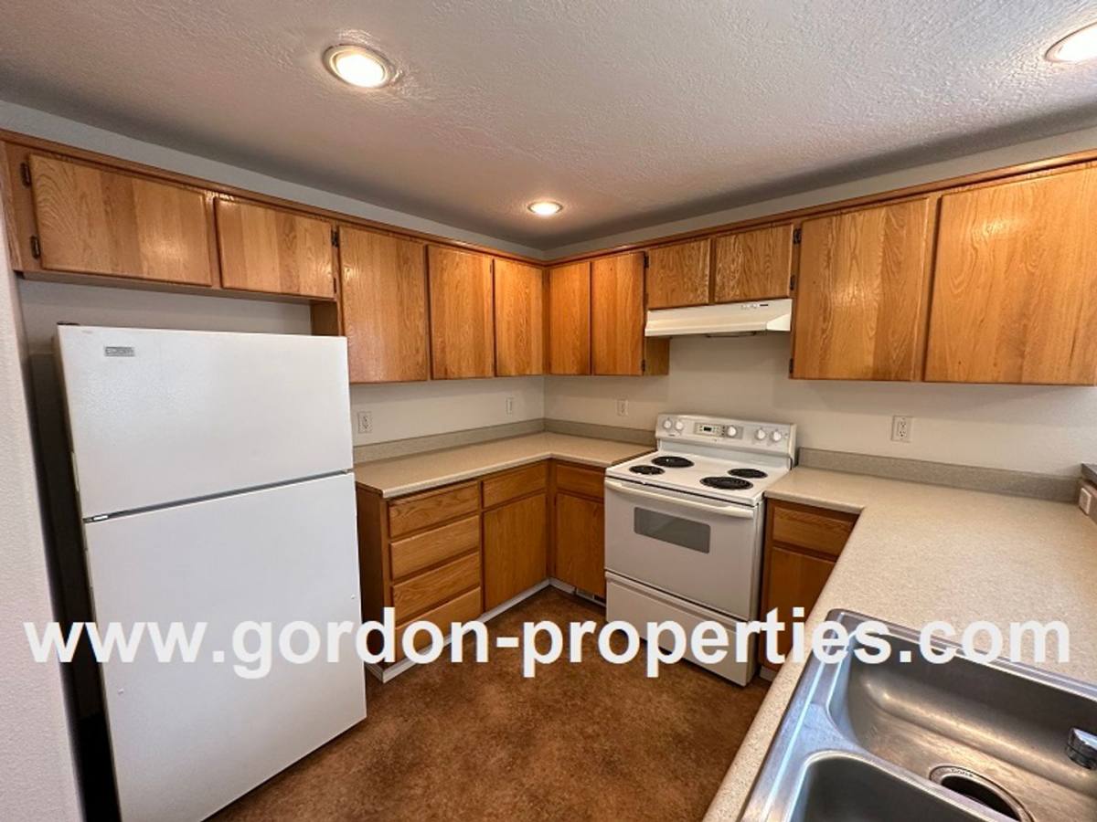 Townhouse for rent at 5254 SE 73rd Ave, Portland, OR 97206