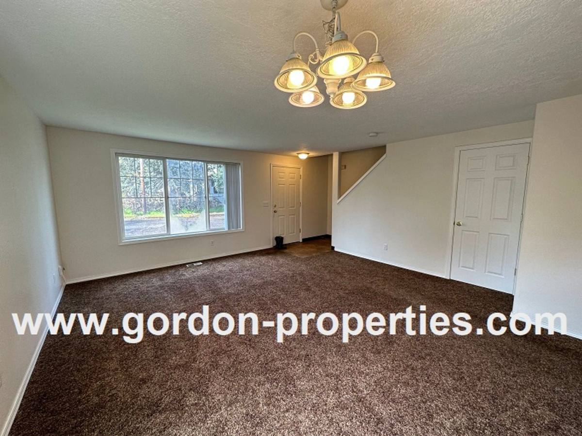 Townhouse for rent at 5254 SE 73rd Ave, Portland, OR 97206