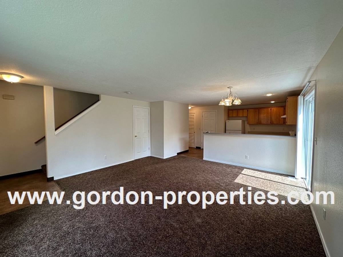 Townhouse for rent at 5254 SE 73rd Ave, Portland, OR 97206