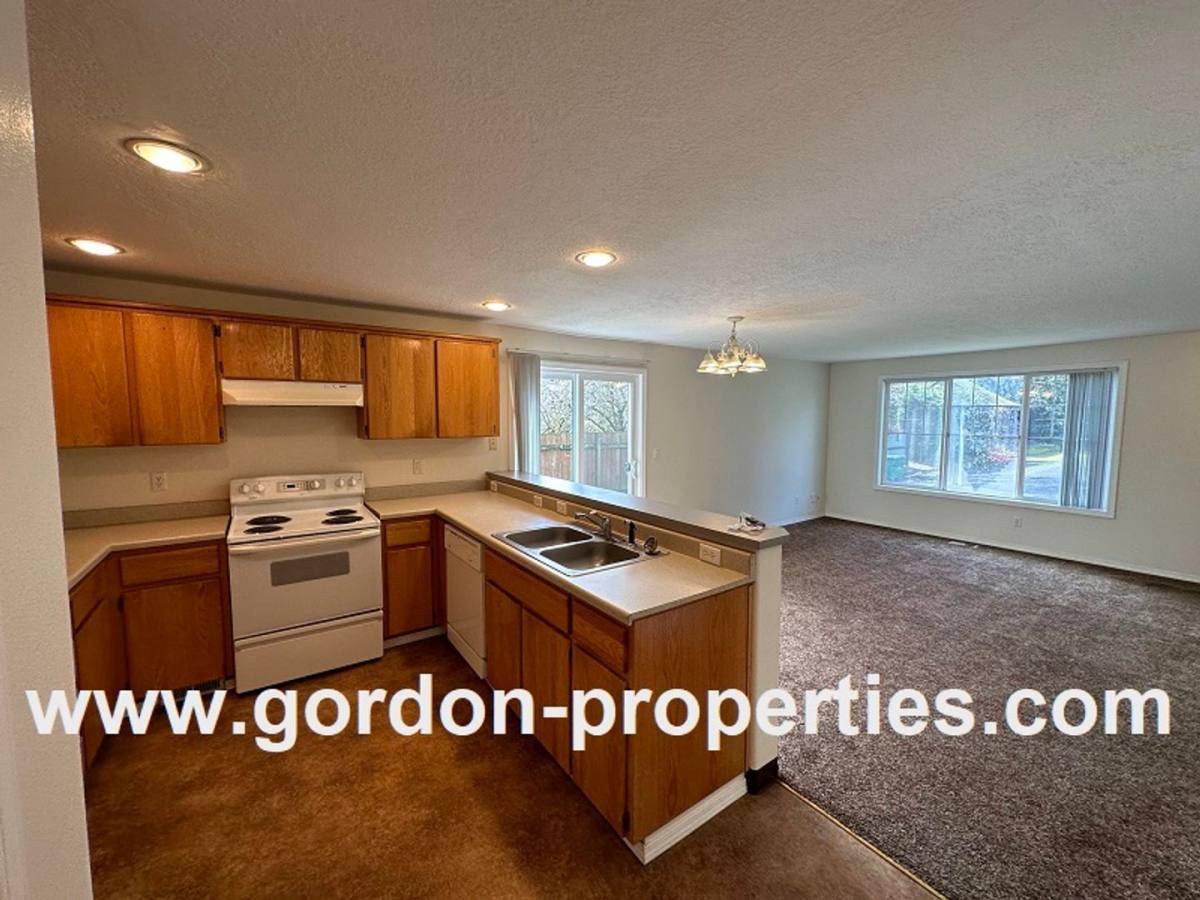 Townhouse for rent at 5254 SE 73rd Ave, Portland, OR 97206