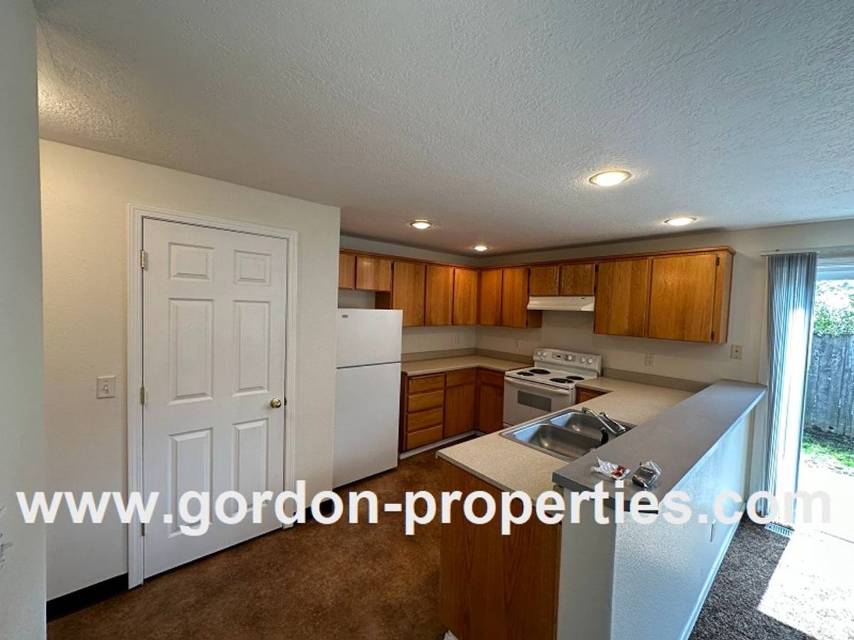 Townhouse for rent at 5254 SE 73rd Ave, Portland, OR 97206