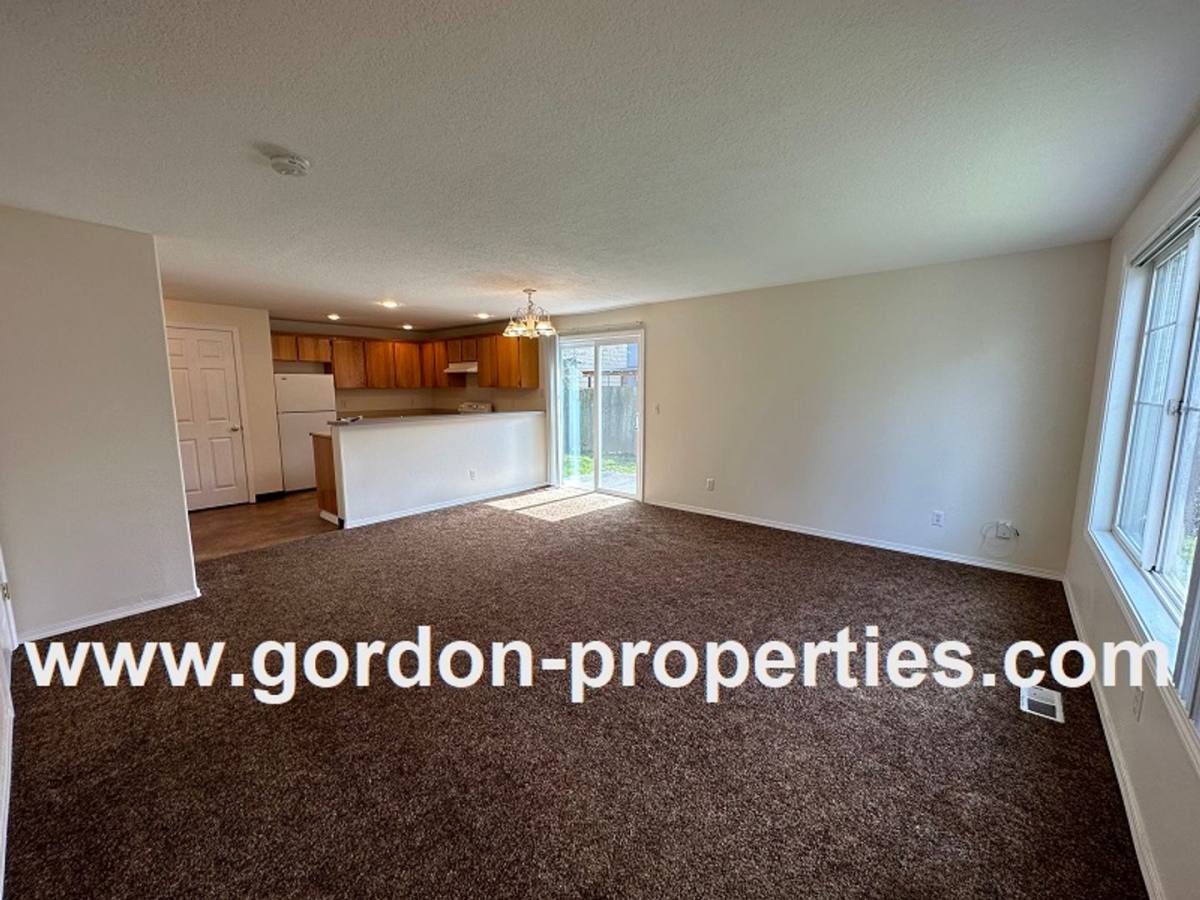 Townhouse for rent at 5254 SE 73rd Ave, Portland, OR 97206