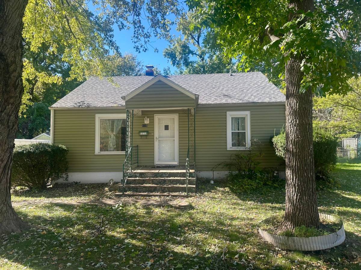 House for rent at 1115 S Thelma Ave, Springfield, MO 65807
