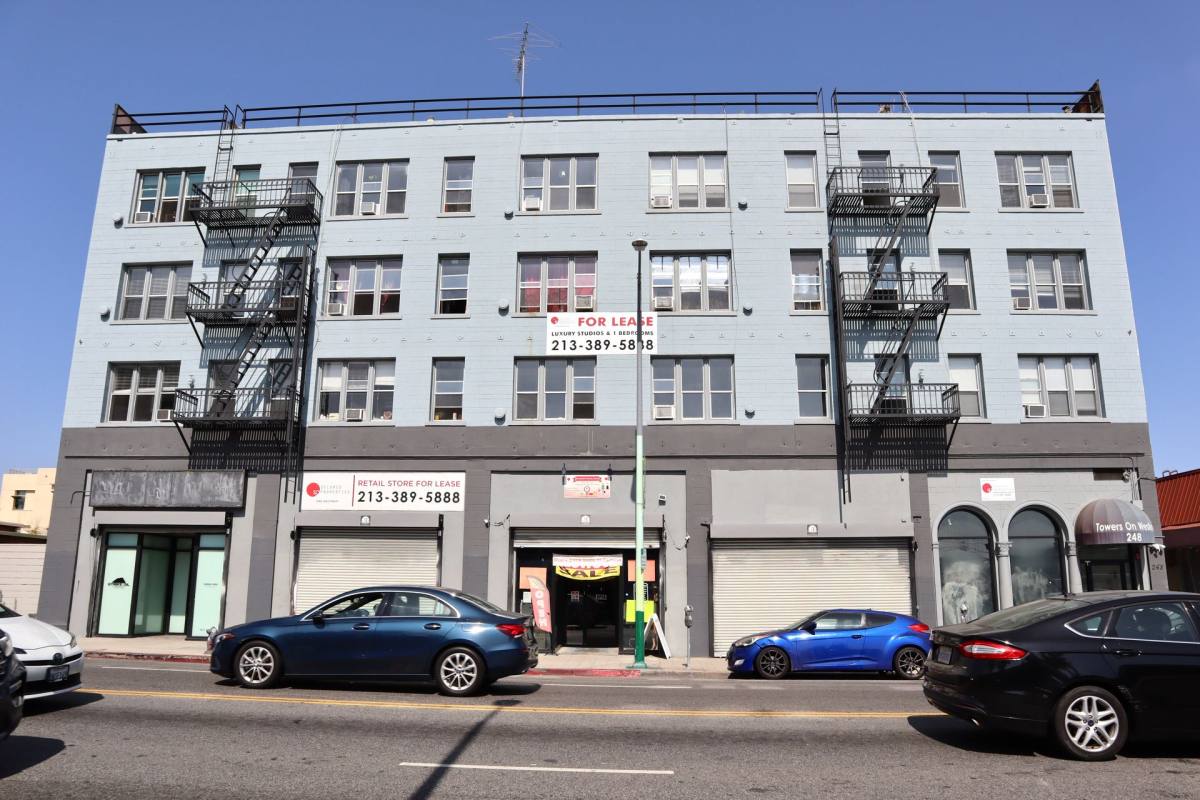 Apartment for rent at 248 S Western Ave, Los Angeles, CA 90004