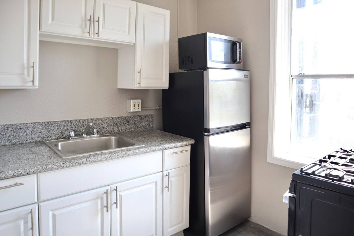 Apartment for rent at 248 S Western Ave, Los Angeles, CA 90004