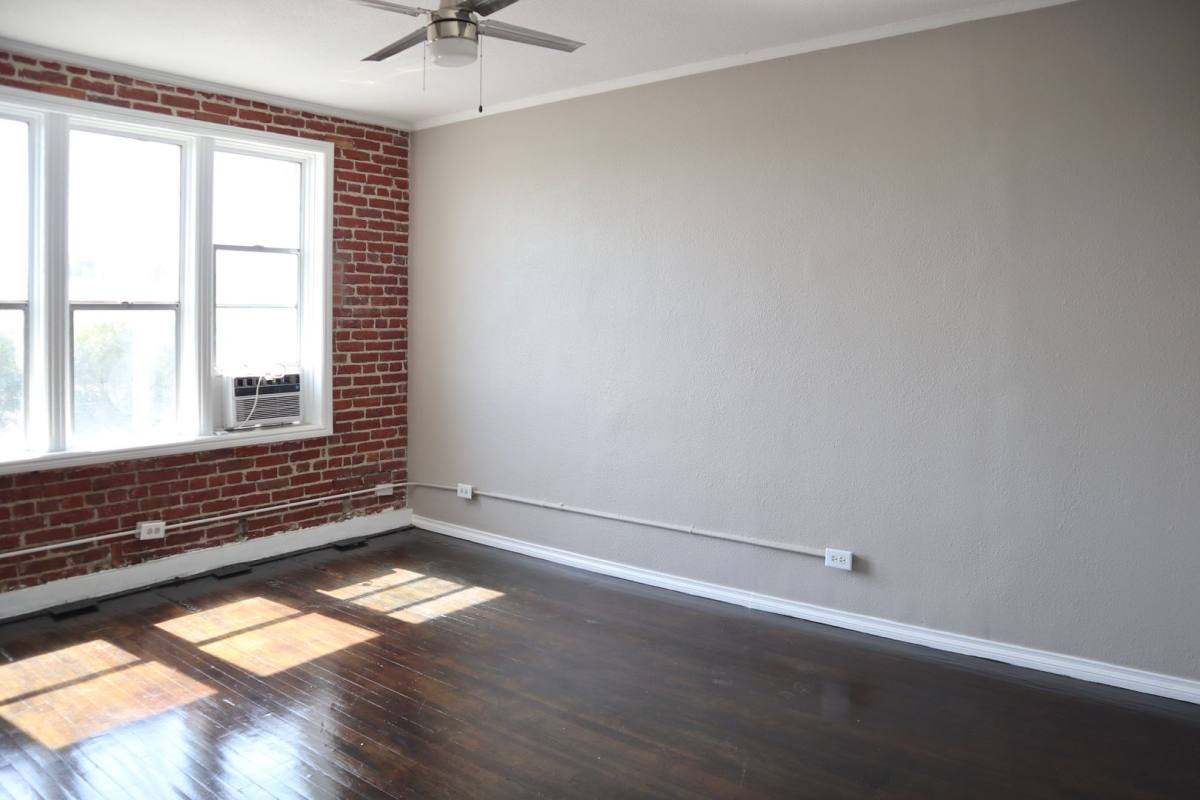Apartment for rent at 248 S Western Ave, Los Angeles, CA 90004