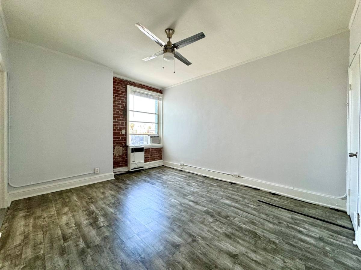 Apartment for rent at 248 S Western Ave, Los Angeles, CA 90004