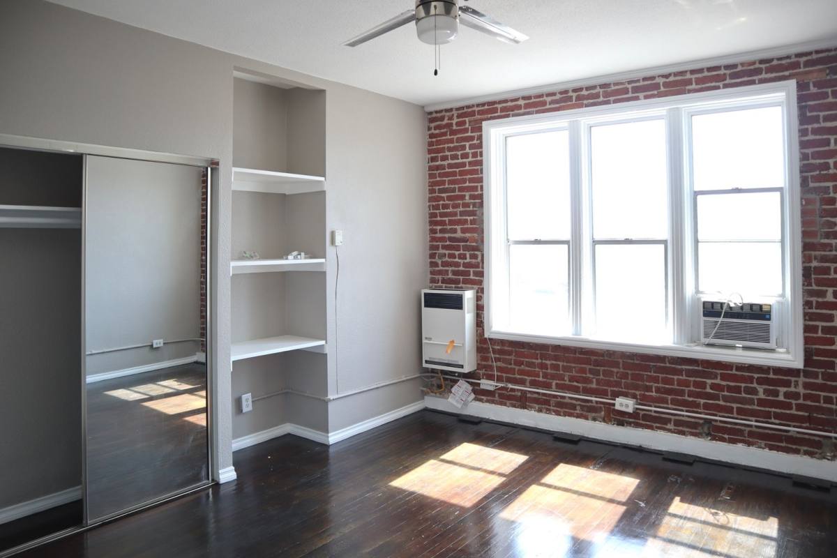 Apartment for rent at 248 S Western Ave, Los Angeles, CA 90004