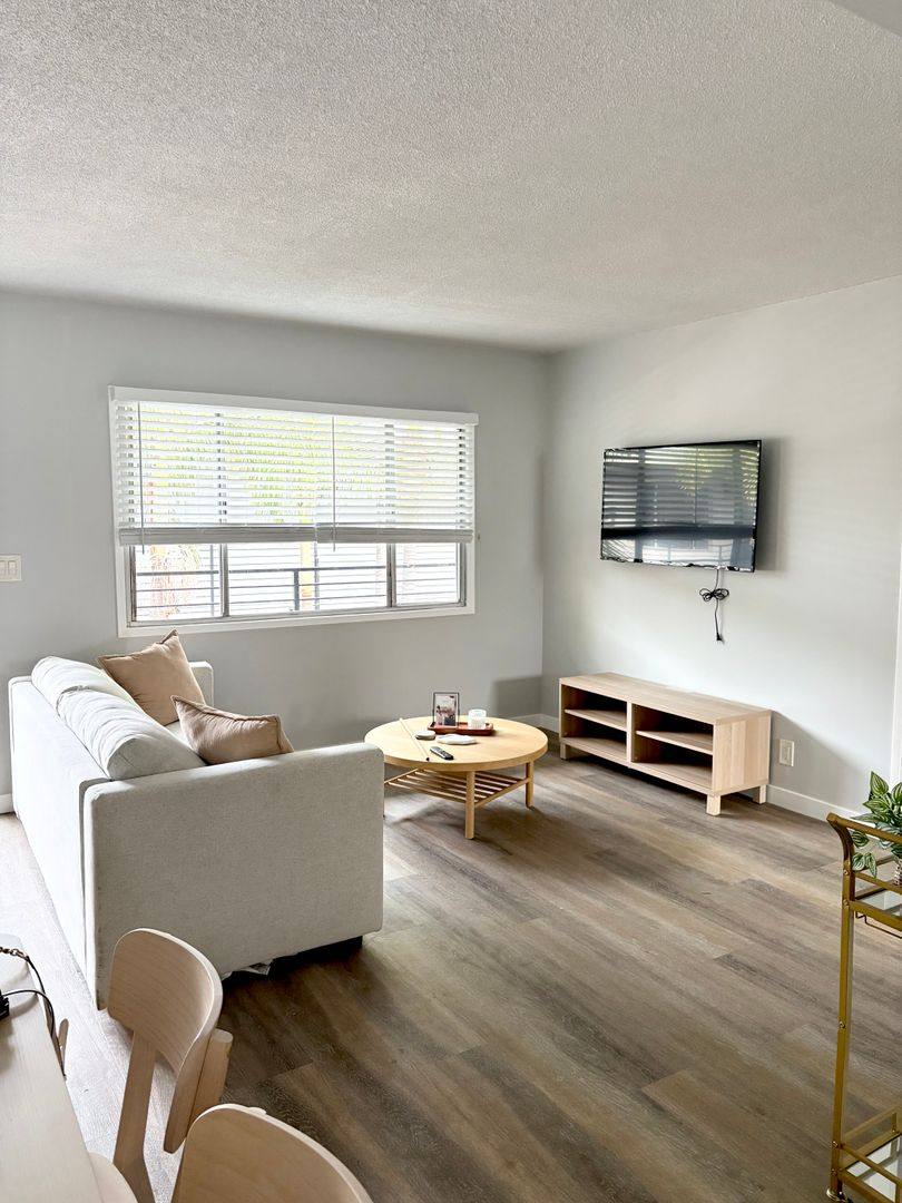 Apartment for rent at 2727-2741 Abbot Kinney Blvd, Venice, CA 90291
