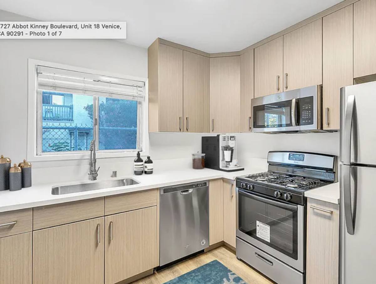 Apartment for rent at 2727-2741 Abbot Kinney Blvd, Venice, CA 90291