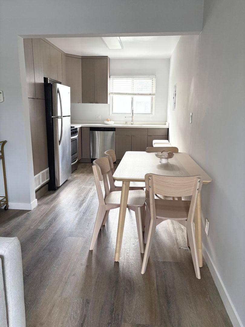Apartment for rent at 2727-2741 Abbot Kinney Blvd, Venice, CA 90291
