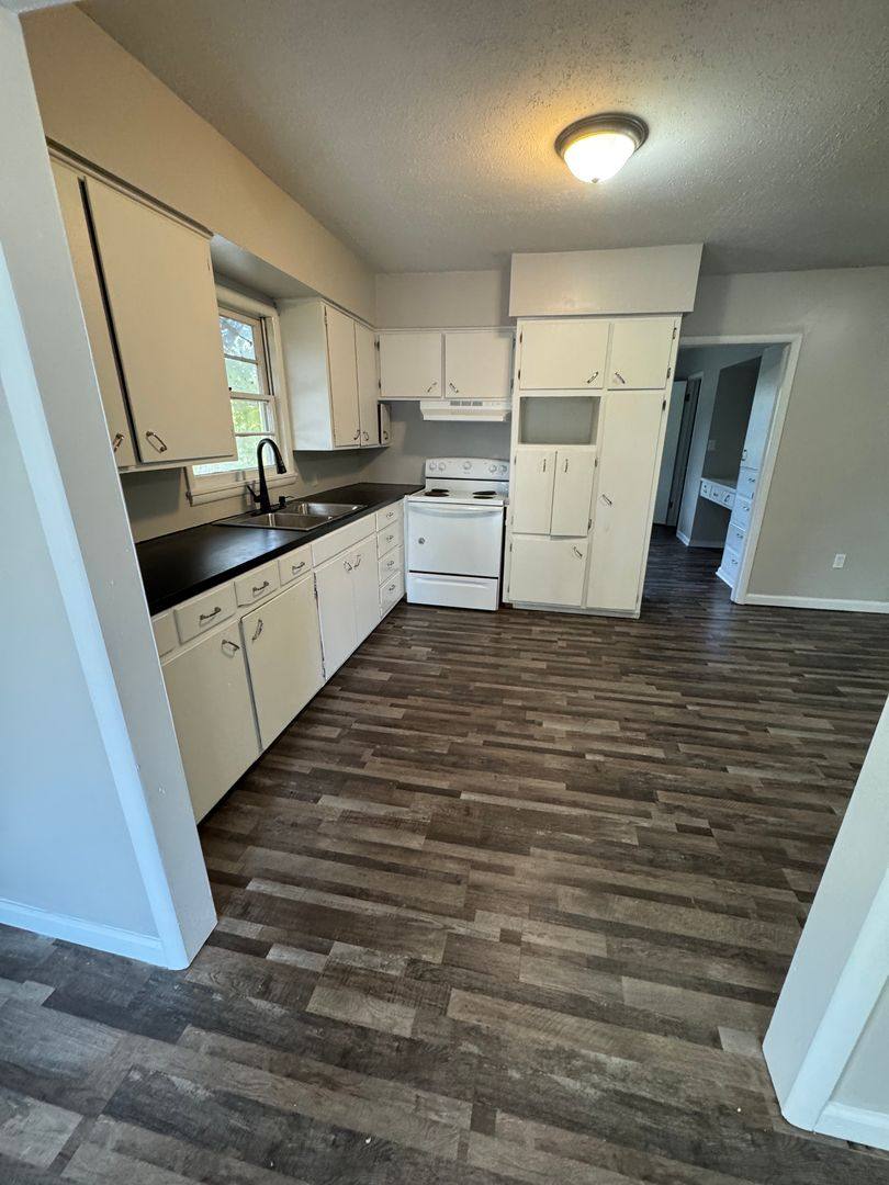 Apartment for rent at 809 Shadow Rock Dr, Forsyth, MO 65653