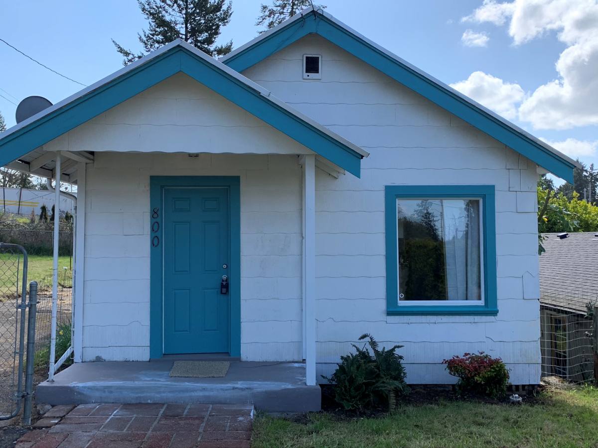 House for rent at 800 Oakhill Ave SE, Salem, OR 97302