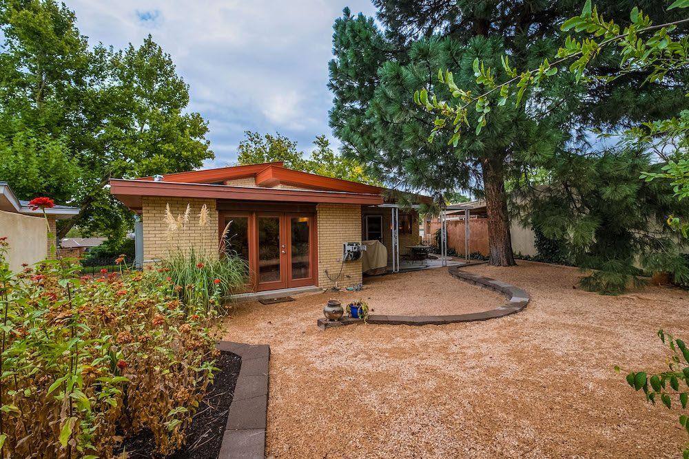 House for rent at 305 Aliso Dr SE, Albuquerque, NM 87108