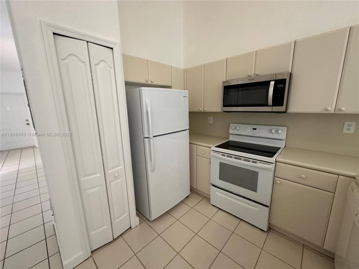 Condo for rent at 1568 SE 26th St #200, Homestead, FL 33035