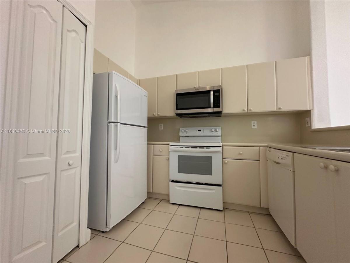 Condo for rent at 1568 SE 26th St #200, Homestead, FL 33035
