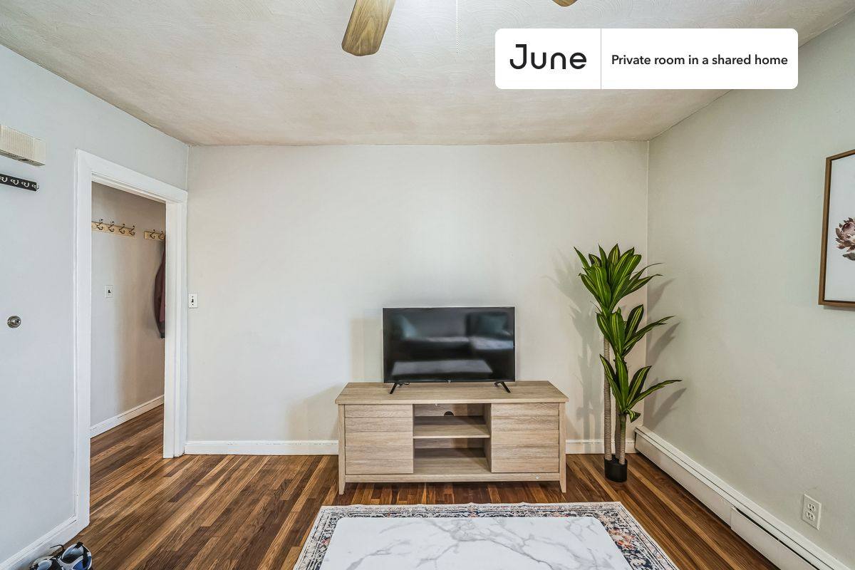 Apartment for rent at 94 Spring St #C, Cambridge, MA 02141
