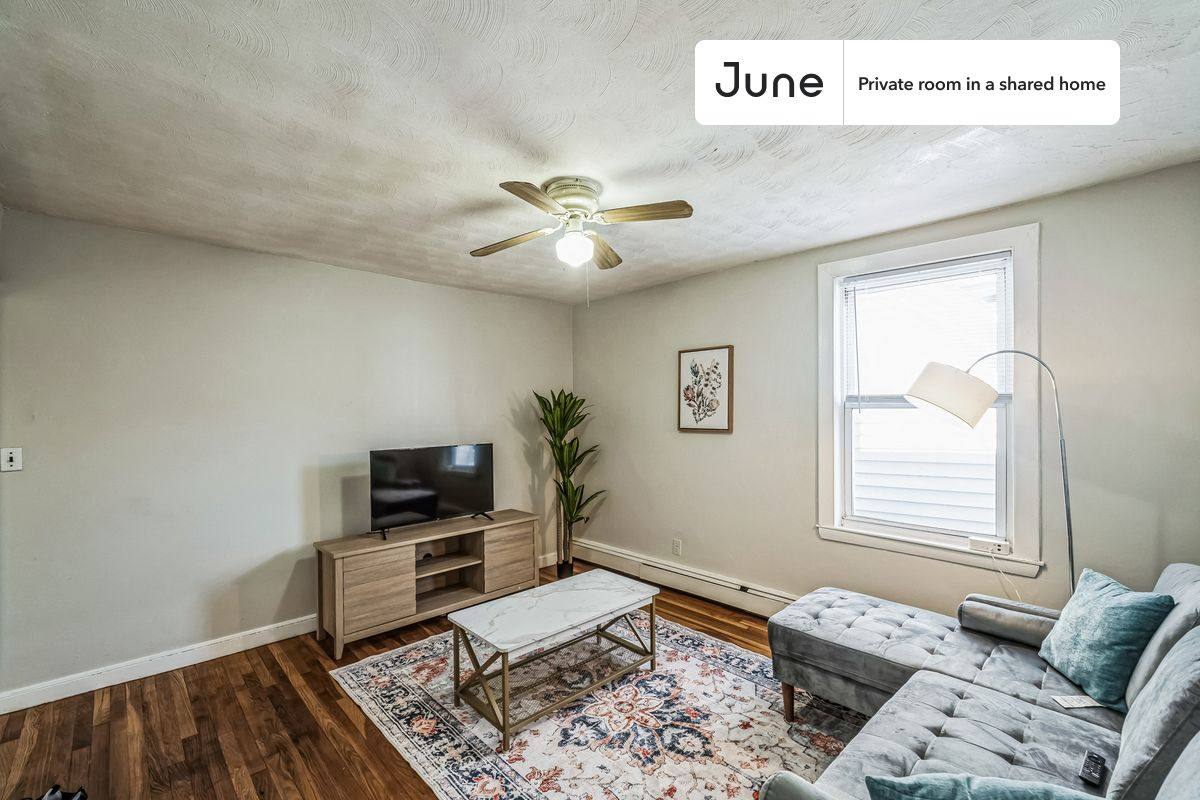 Apartment for rent at 94 Spring St #C, Cambridge, MA 02141