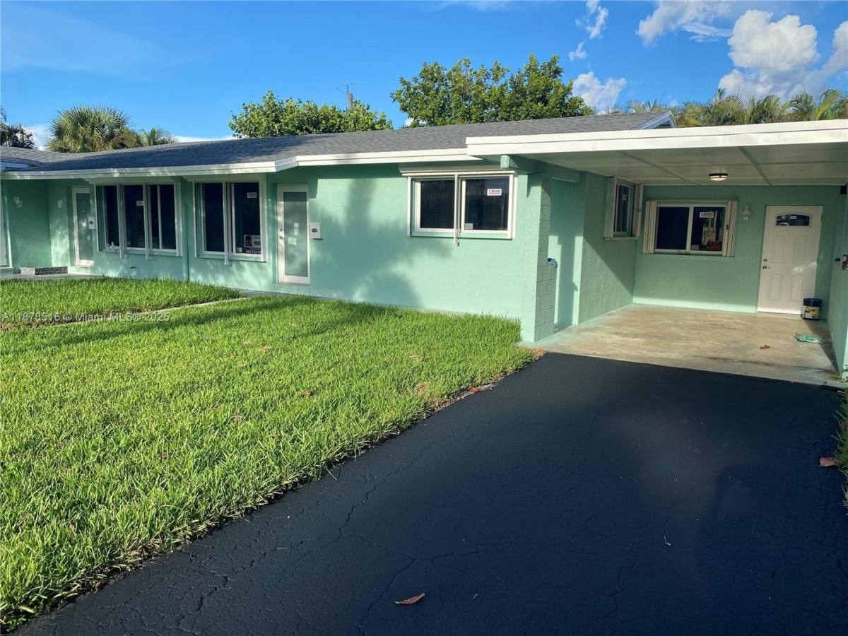 House for rent at 284 SE 6th Ave, Deerfield Beach, FL 33441