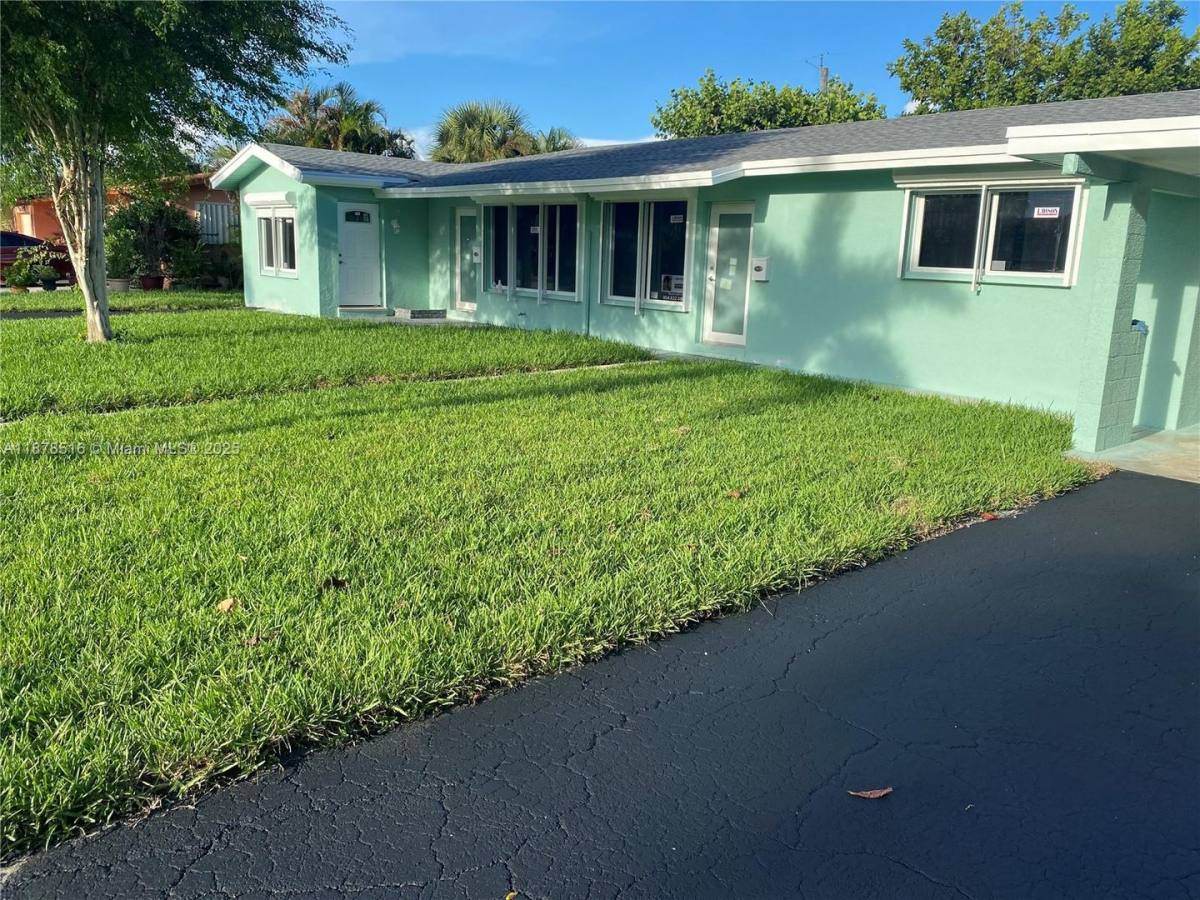 House for rent at 284 SE 6th Ave, Deerfield Beach, FL 33441
