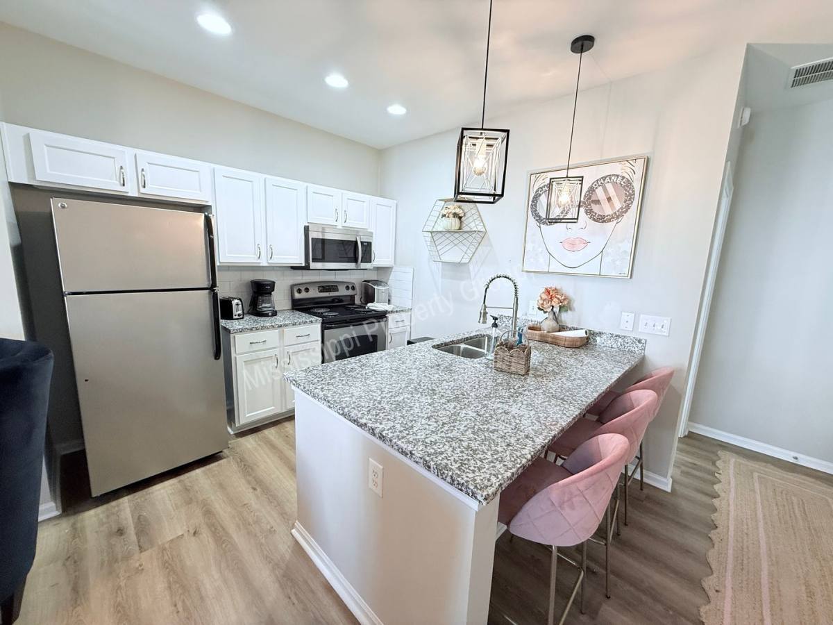 Apartment for rent at 209 Town Center Dr, Oxford, MS 38655