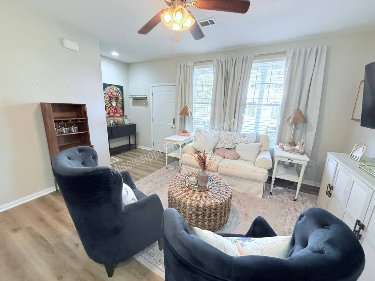 Apartment for rent at 209 Town Center Dr, Oxford, MS 38655