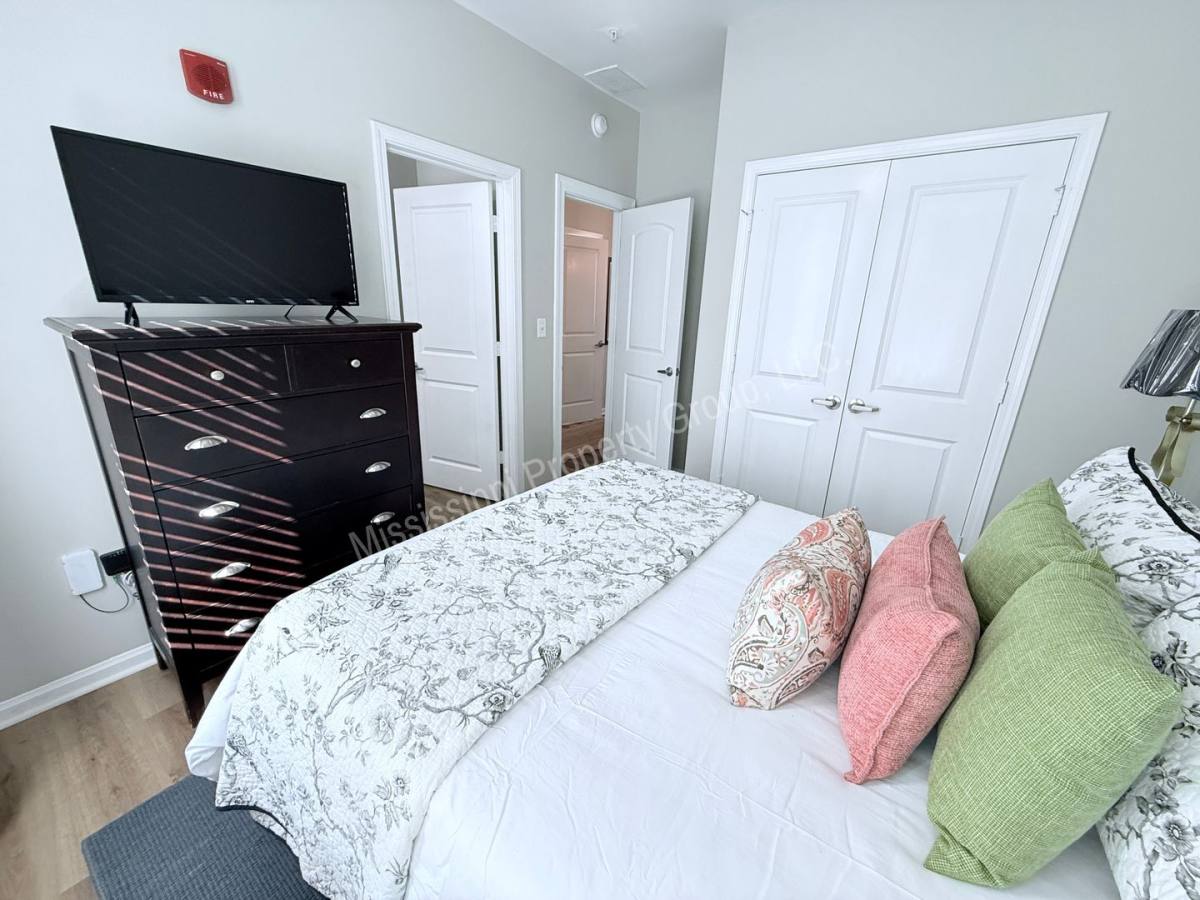 Apartment for rent at 209 Town Center Dr, Oxford, MS 38655