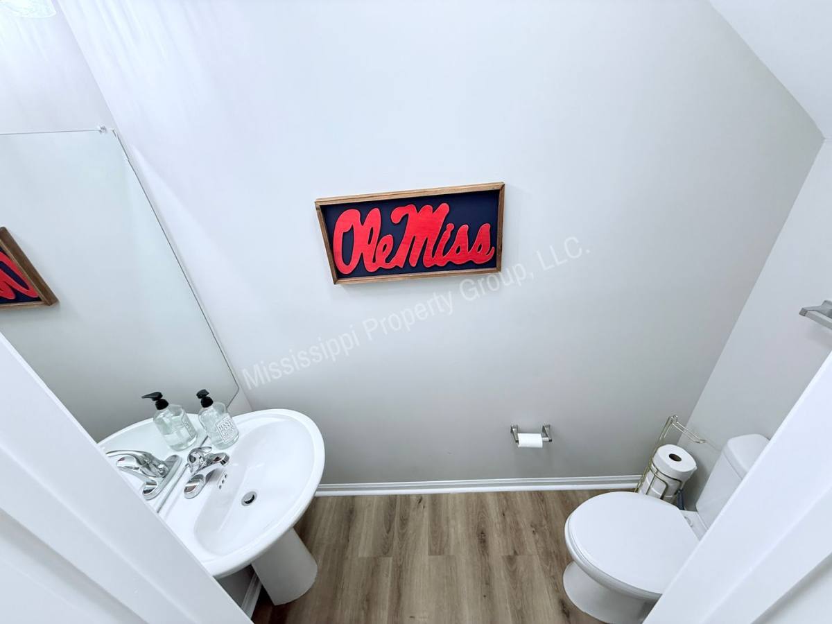 Apartment for rent at 209 Town Center Dr, Oxford, MS 38655