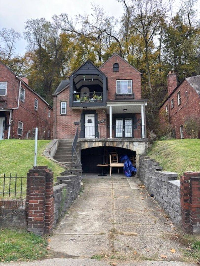 Apartment for rent at 3831 Beechwood Blvd, Pittsburgh, PA 15217
