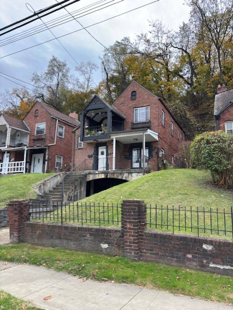 Apartment for rent at 3831 Beechwood Blvd, Pittsburgh, PA 15217