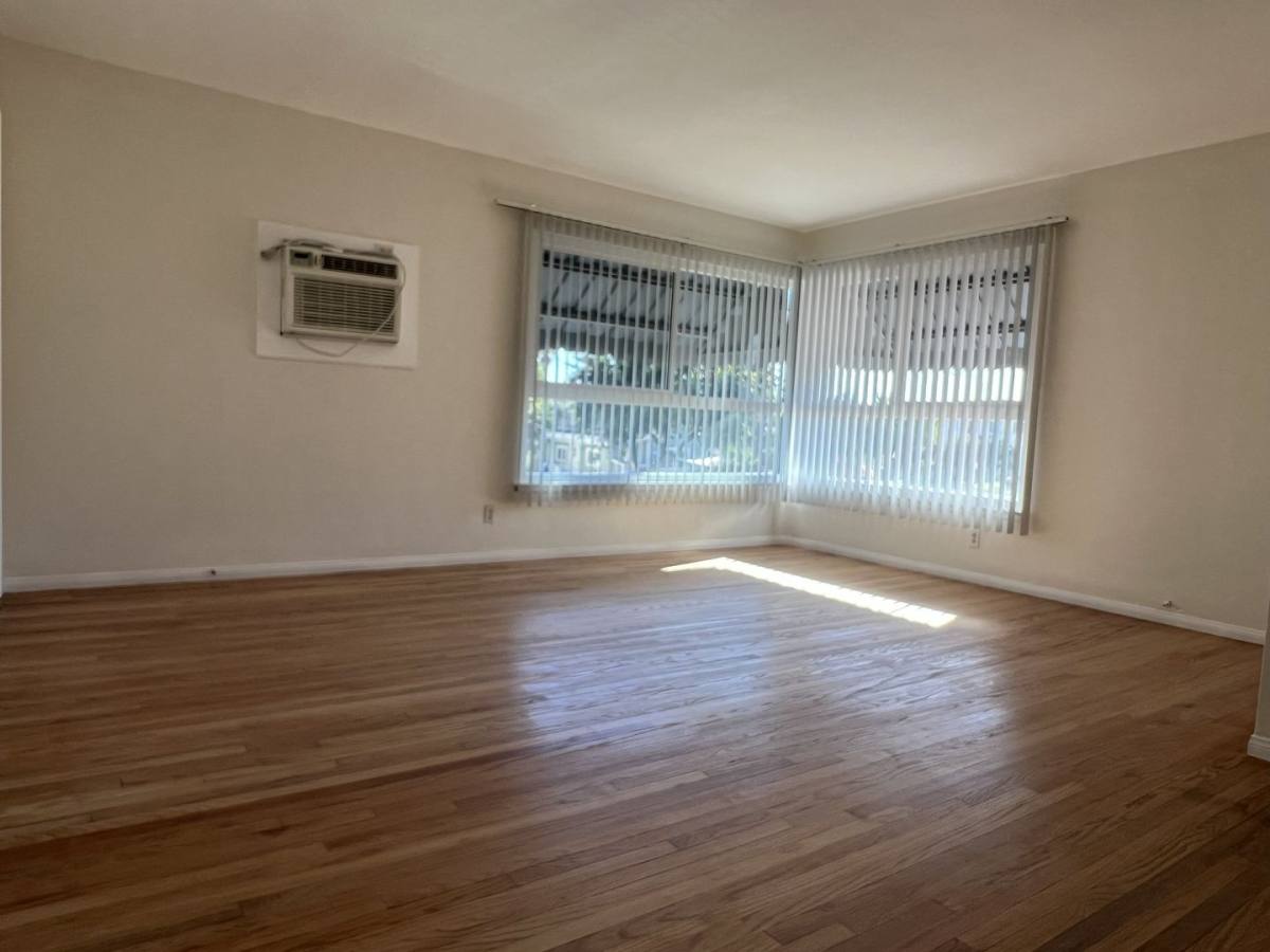 Apartment for rent at 400 N Atlantic Blvd, Alhambra, CA 91801