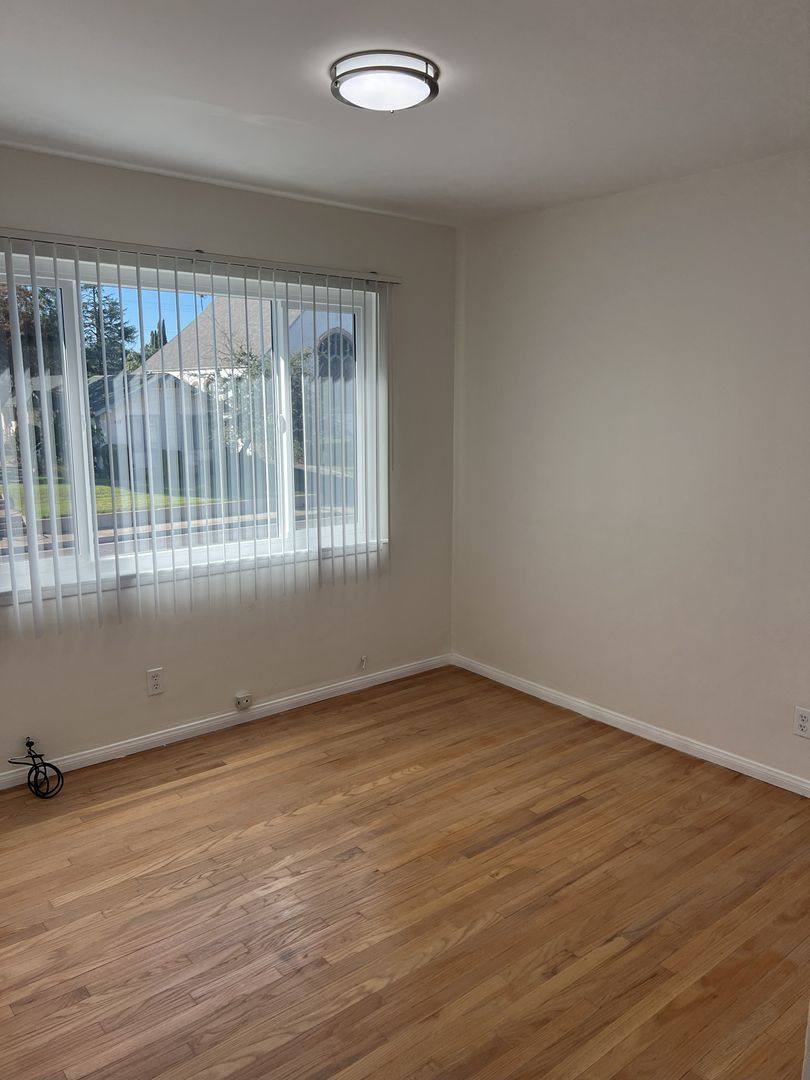 Apartment for rent at 400 N Atlantic Blvd, Alhambra, CA 91801