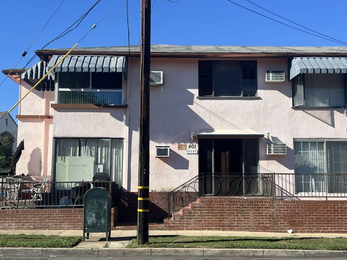 Apartment for rent at 400 N Atlantic Blvd, Alhambra, CA 91801