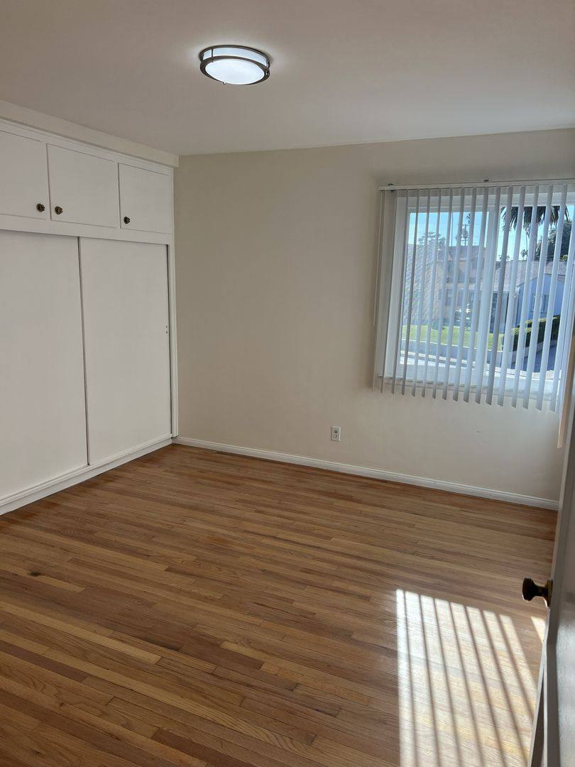 Apartment for rent at 400 N Atlantic Blvd, Alhambra, CA 91801