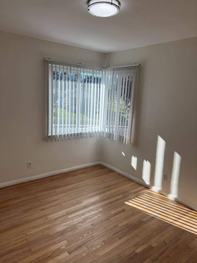 Apartment for rent at 400 N Atlantic Blvd, Alhambra, CA 91801