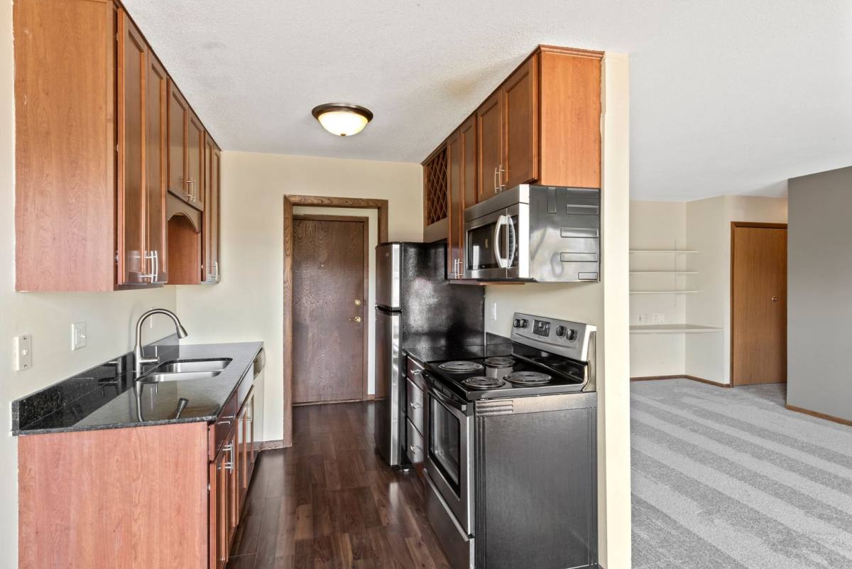 Apartment for rent at 2480 S Highway 100, Minneapolis, MN 55416