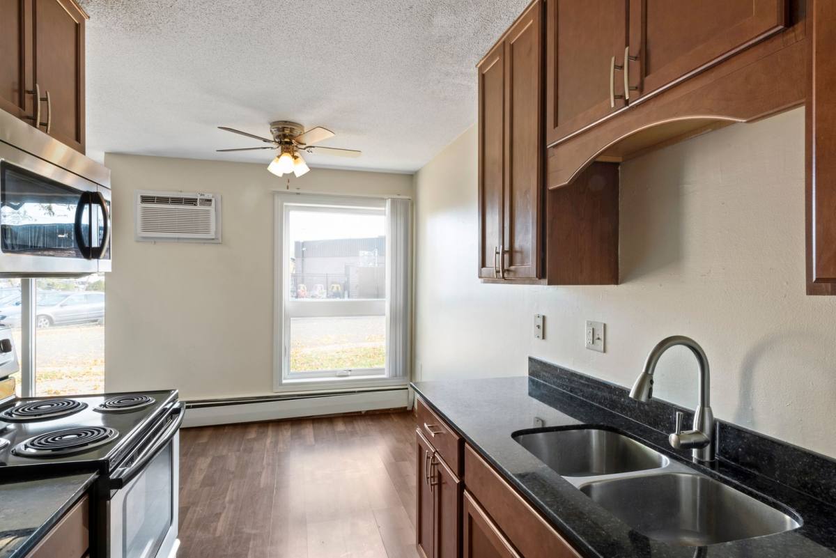 Apartment for rent at 2480 S Highway 100, Minneapolis, MN 55416