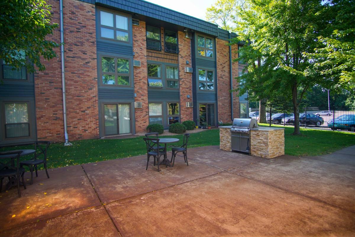 Apartment for rent at 2480 S Highway 100, Minneapolis, MN 55416