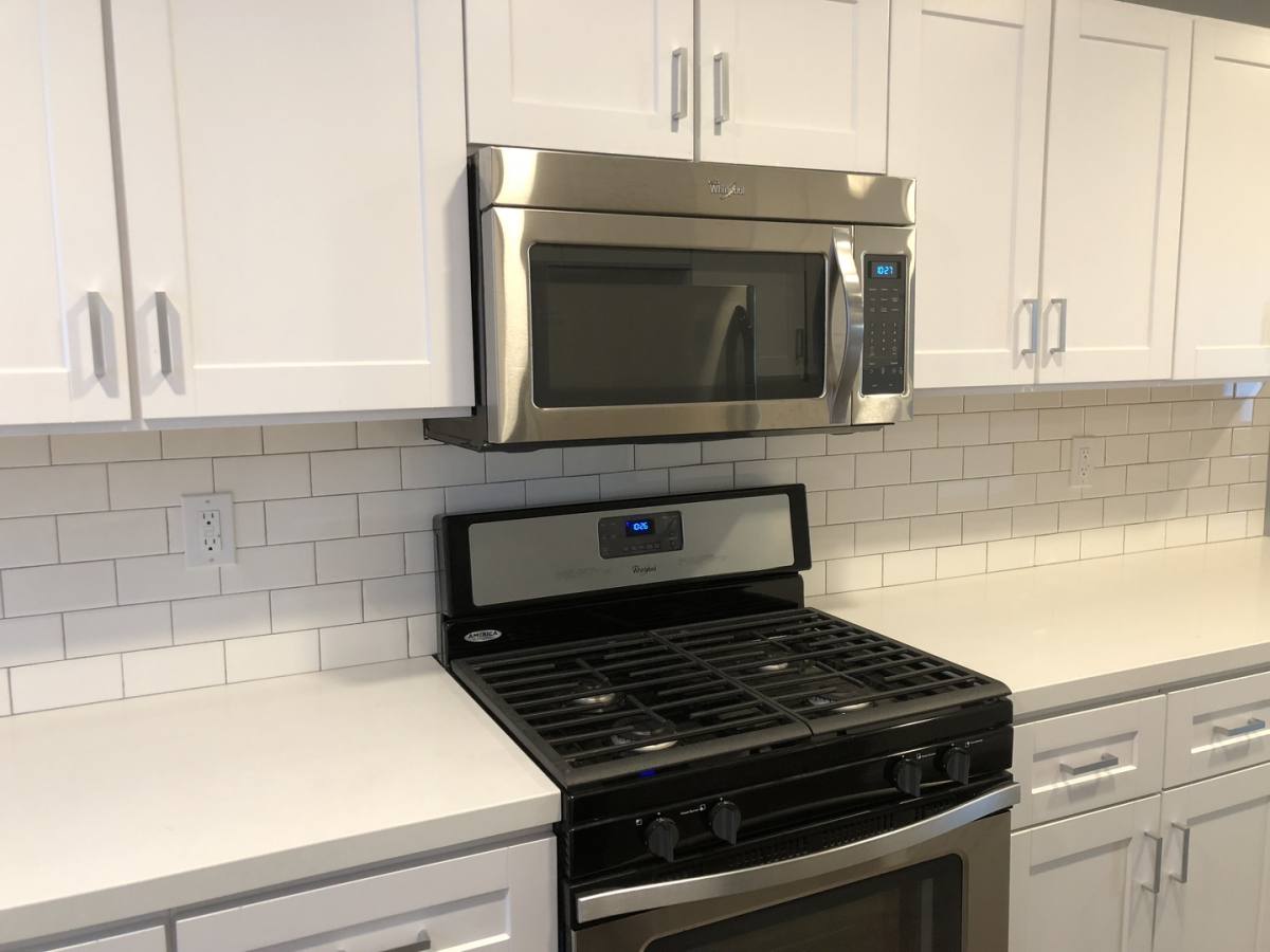 Apartment for rent at 402 Robertson Blvd, Los Angeles, CA 90048
